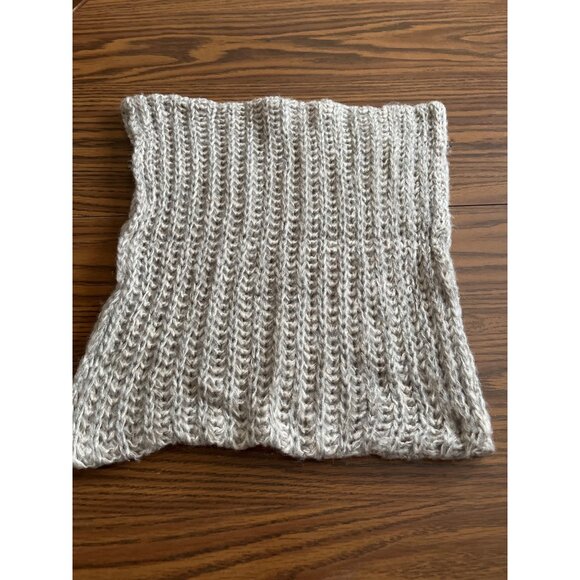 Set of four burgundy black green cream winter infinity scarves - Picture 13 of 15